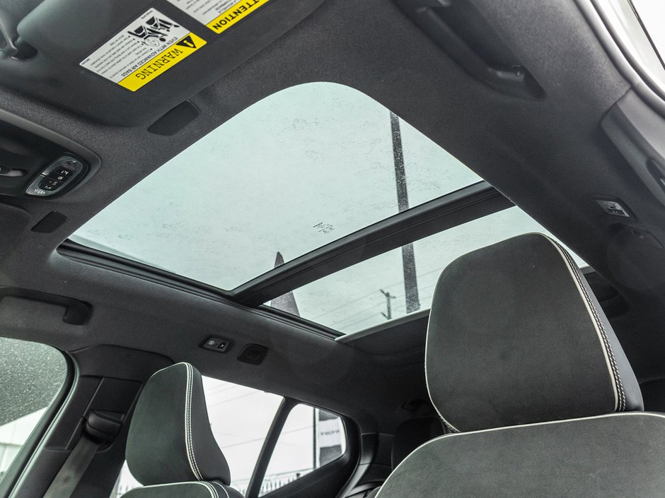 2022 Volvo XC40 R-Design-21