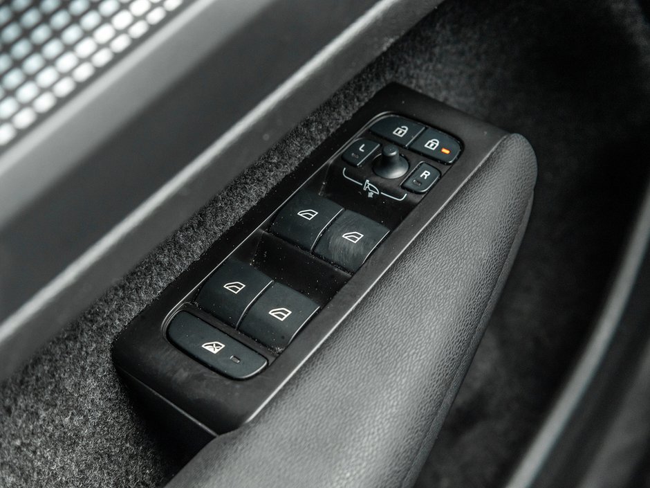 2022 Volvo XC40 R-Design-12