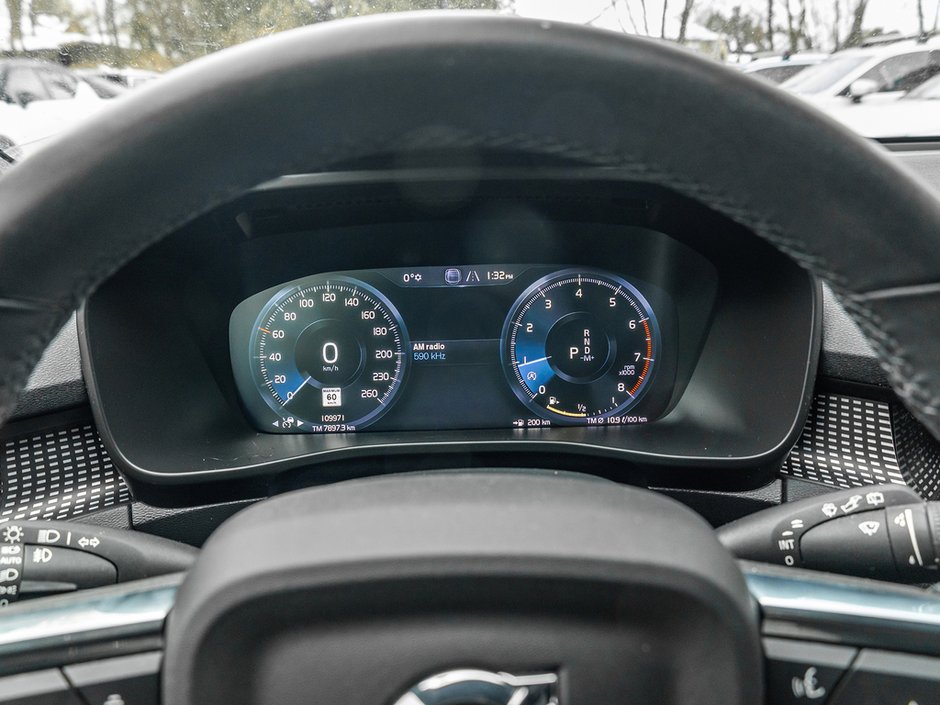 2022 Volvo XC40 R-Design-10