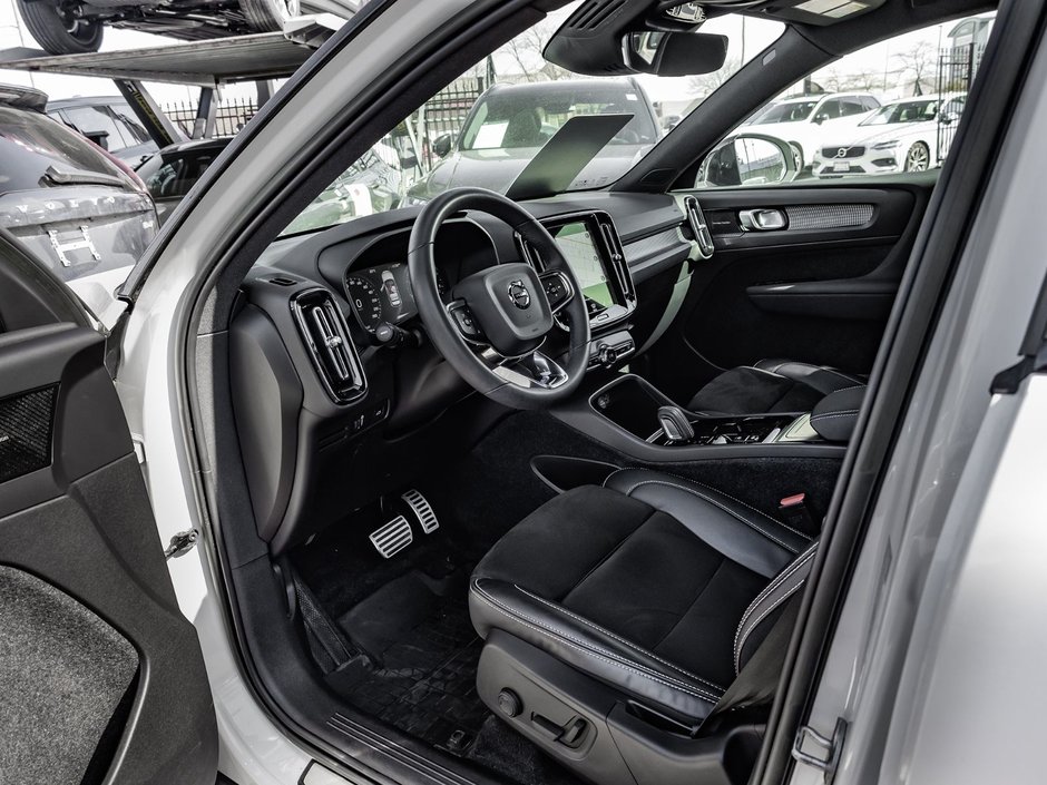 2022 Volvo XC40 R-Design-8