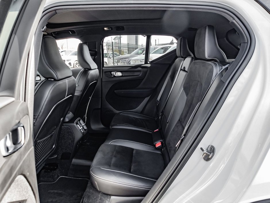 2022 Volvo XC40 R-Design-24