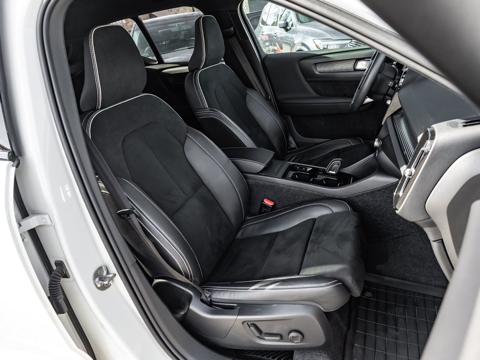 2022 Volvo XC40 R-Design-23