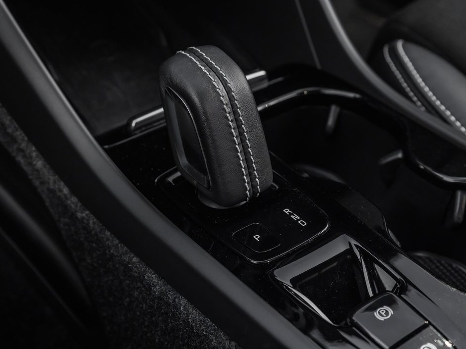 2022 Volvo XC40 R-Design-17