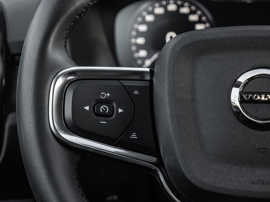 2022 Volvo XC40 R-Design-10