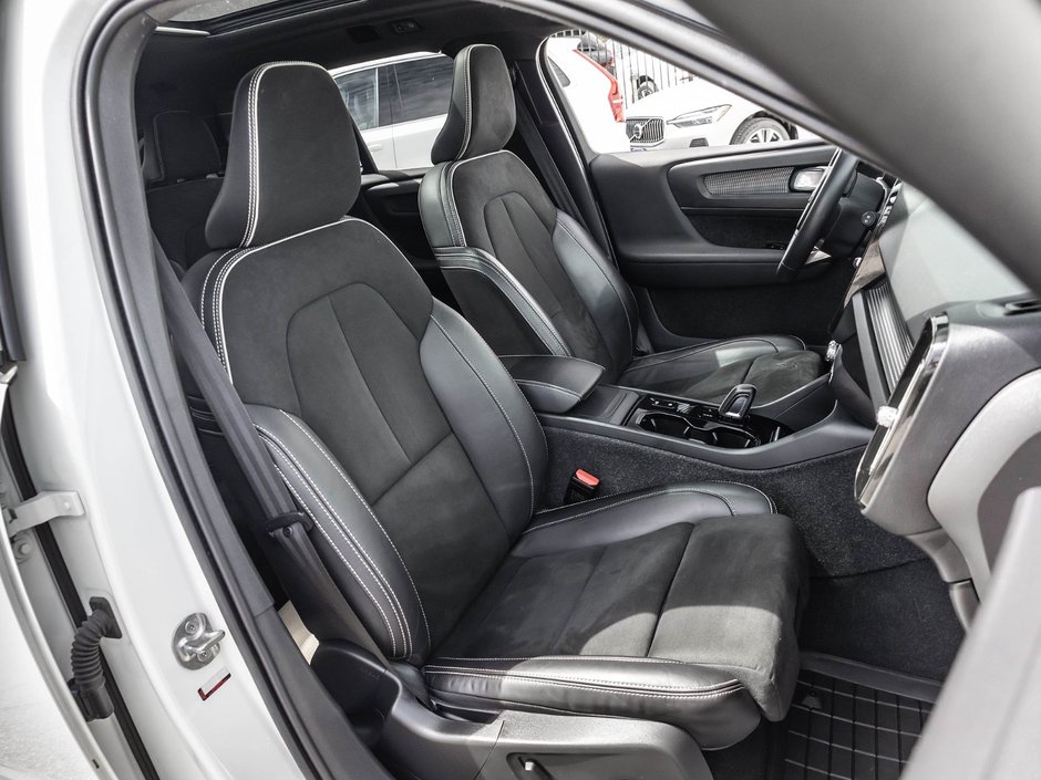 2022 Volvo XC40 R-Design-25