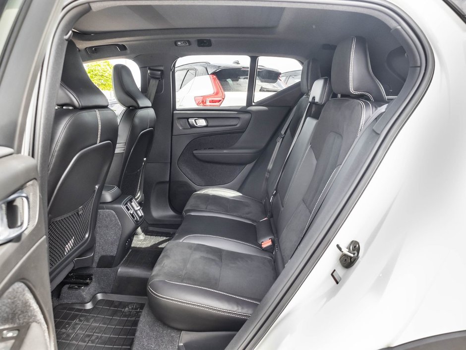 2022 Volvo XC40 R-Design-29