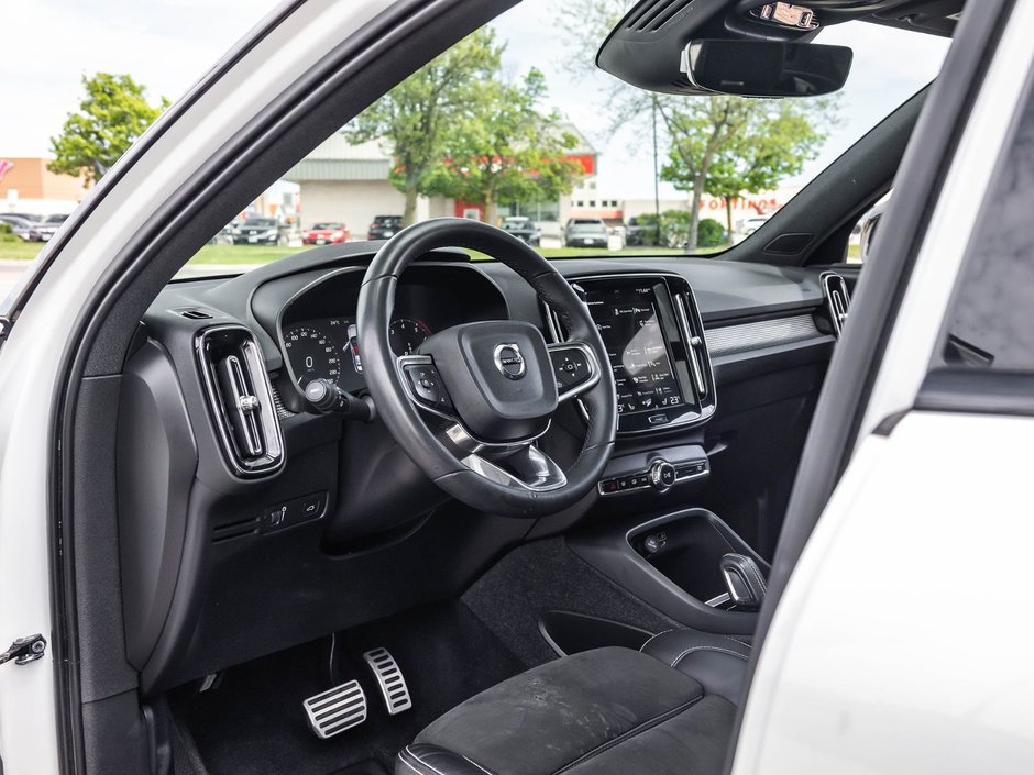 2022 Volvo XC40 R-Design-23