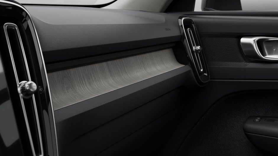 2025 Volvo XC40 Plus Dark Theme-6