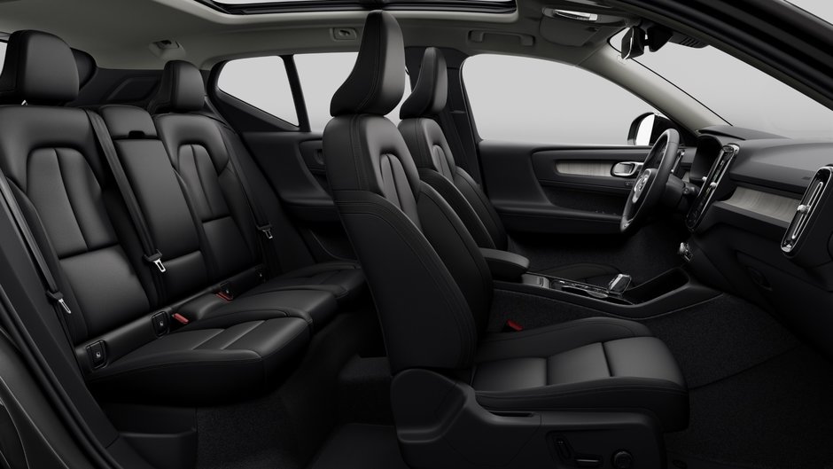 2025 Volvo XC40 Plus Dark Theme-10