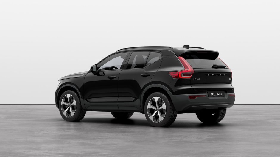 2025 Volvo XC40 Plus Dark Theme-1