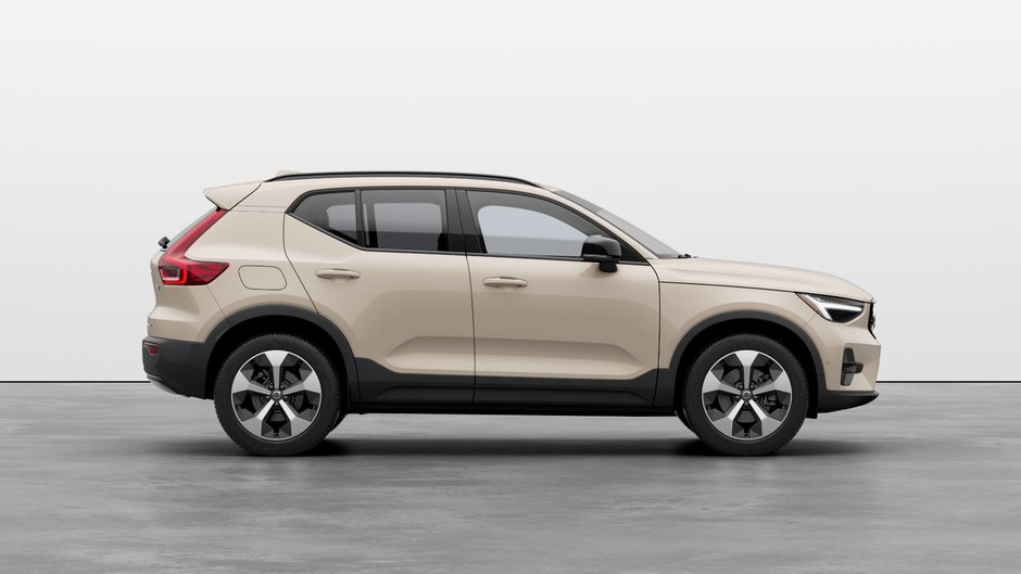2025 Volvo XC40 Plus Dark Theme-4