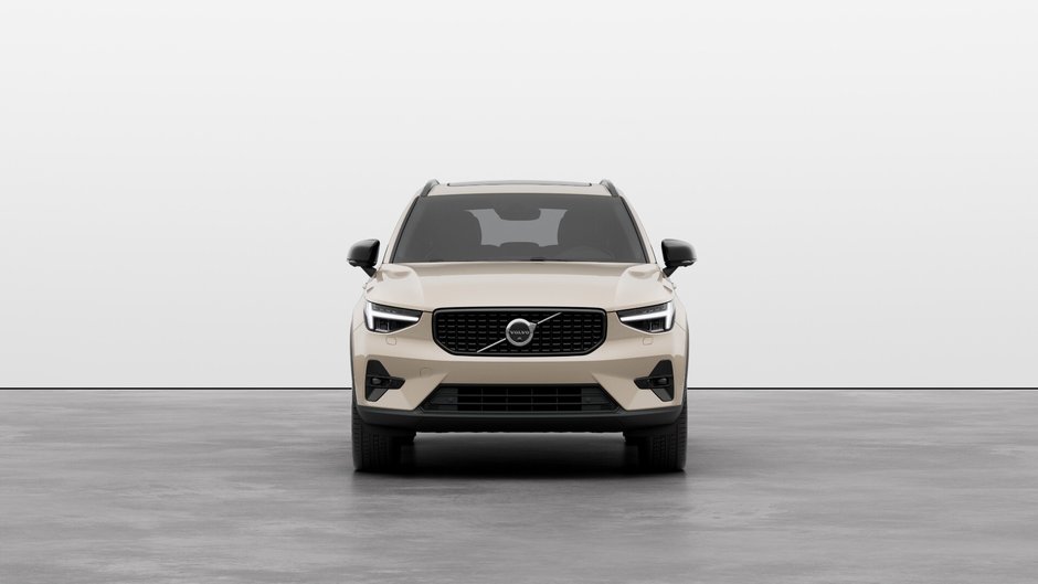 2025 Volvo XC40 Plus Dark Theme-2