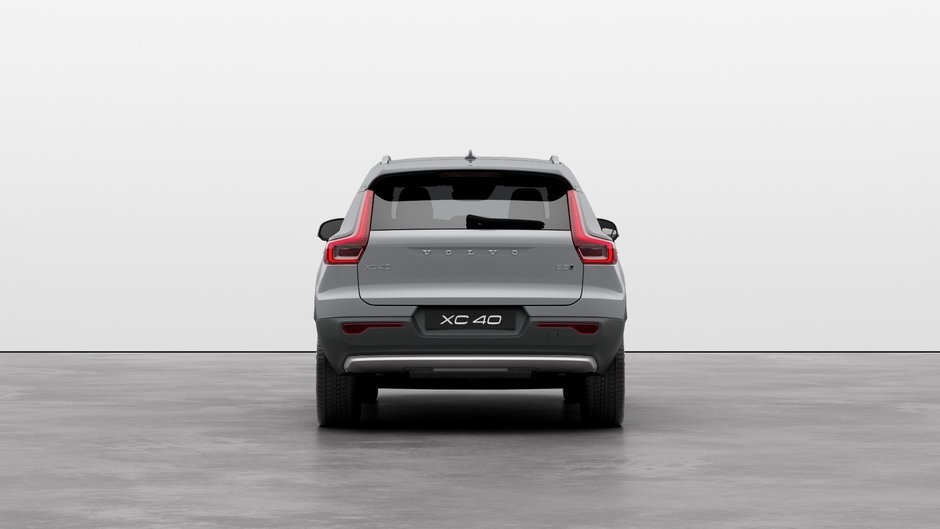 2025 Volvo XC40 Core Bright Theme-3