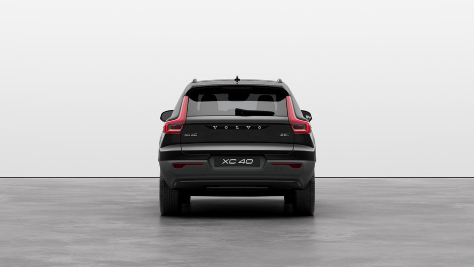 2025 Volvo XC40 Plus Dark Theme-3