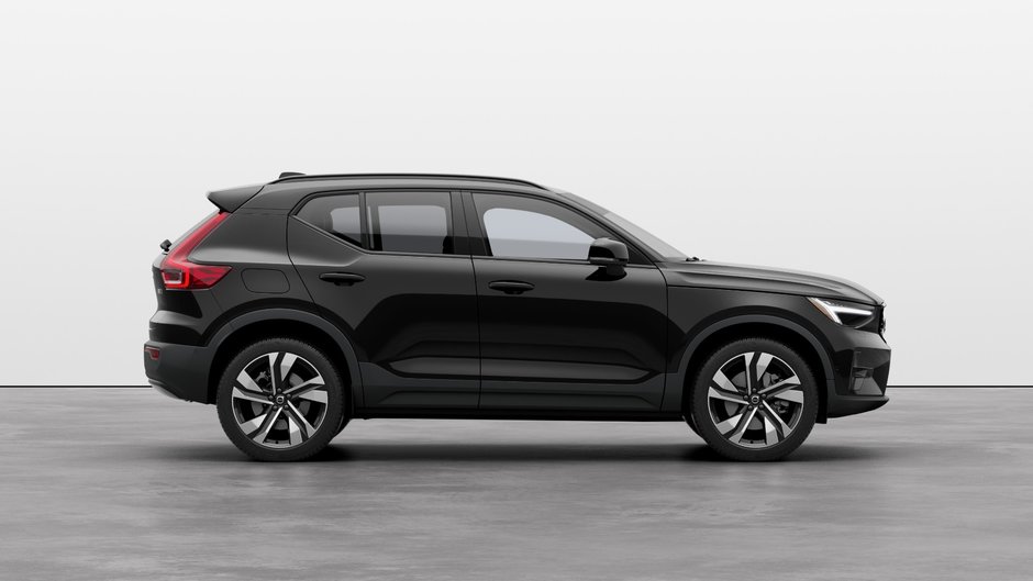 2025 Volvo XC40 Plus Dark Theme-4