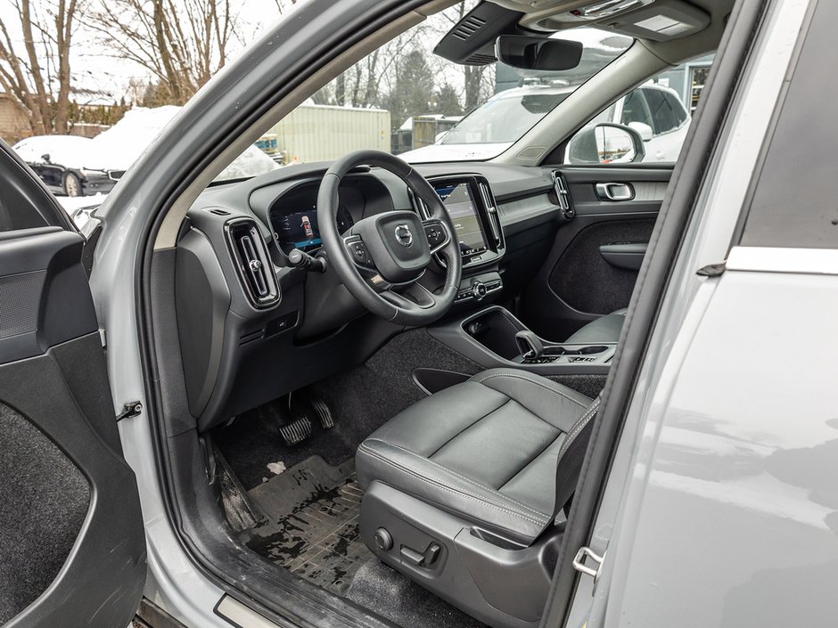 2025 Volvo XC40 Core Bright Theme-6