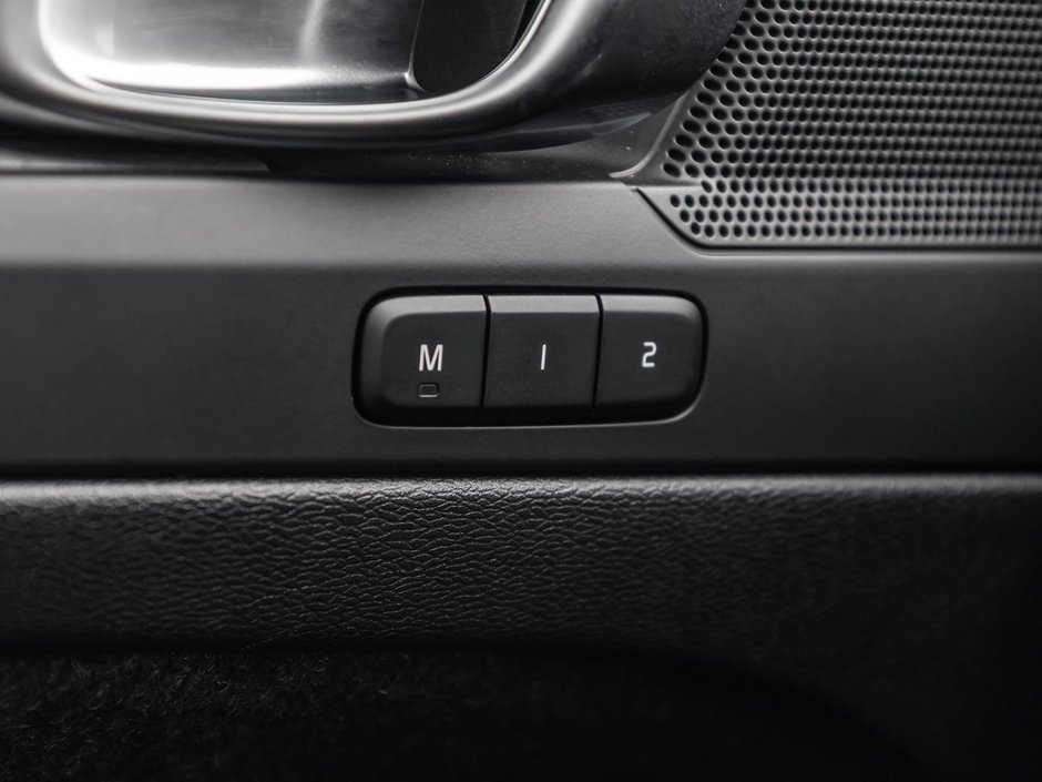 2025 Volvo XC40 Core Bright Theme-13