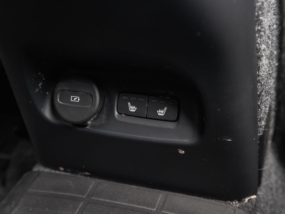 2025 Volvo XC40 Core Bright Theme-16