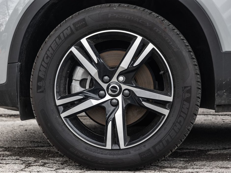 2025 Volvo XC40 Core Bright Theme-3