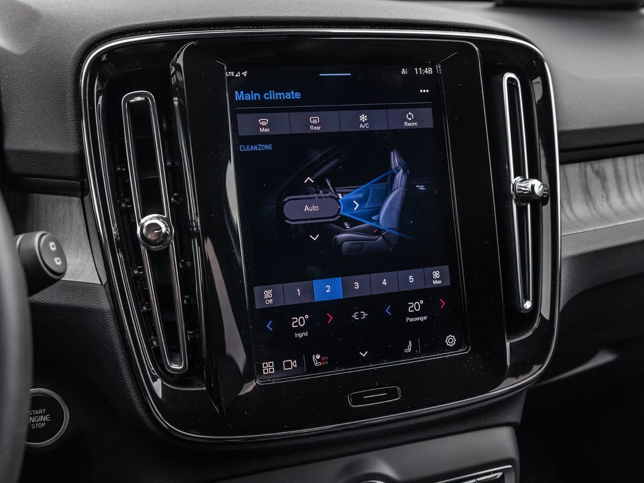 2025 Volvo XC40 Core Bright Theme-18
