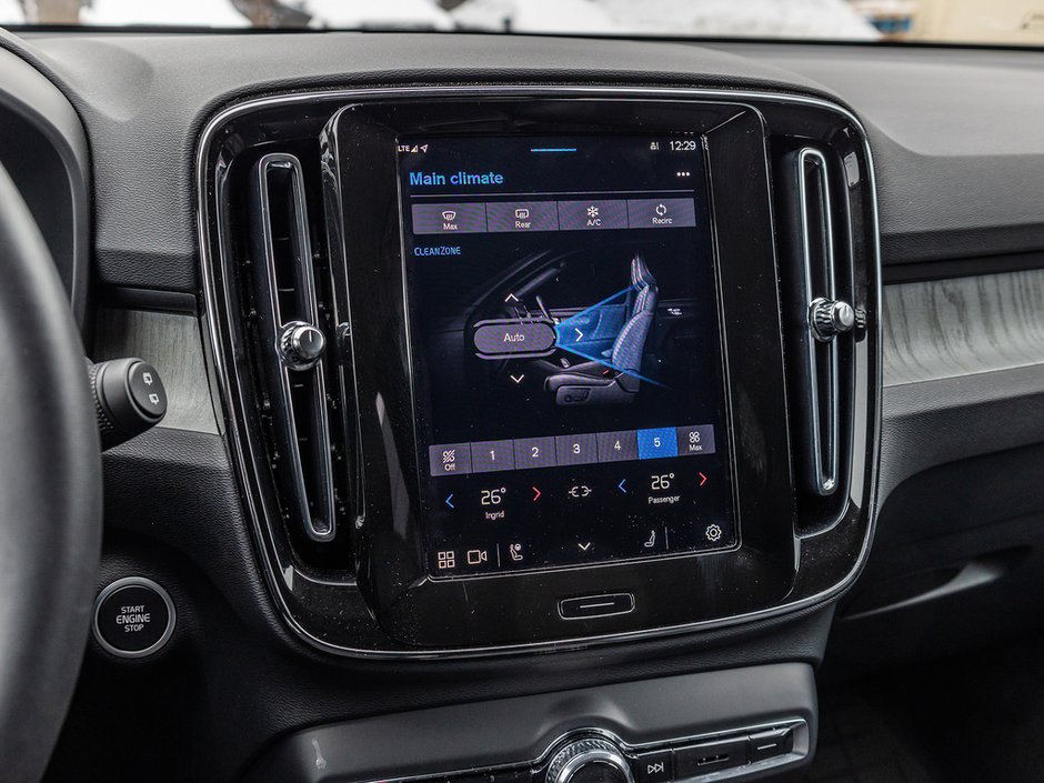 2025 Volvo XC40 Core Bright Theme-18