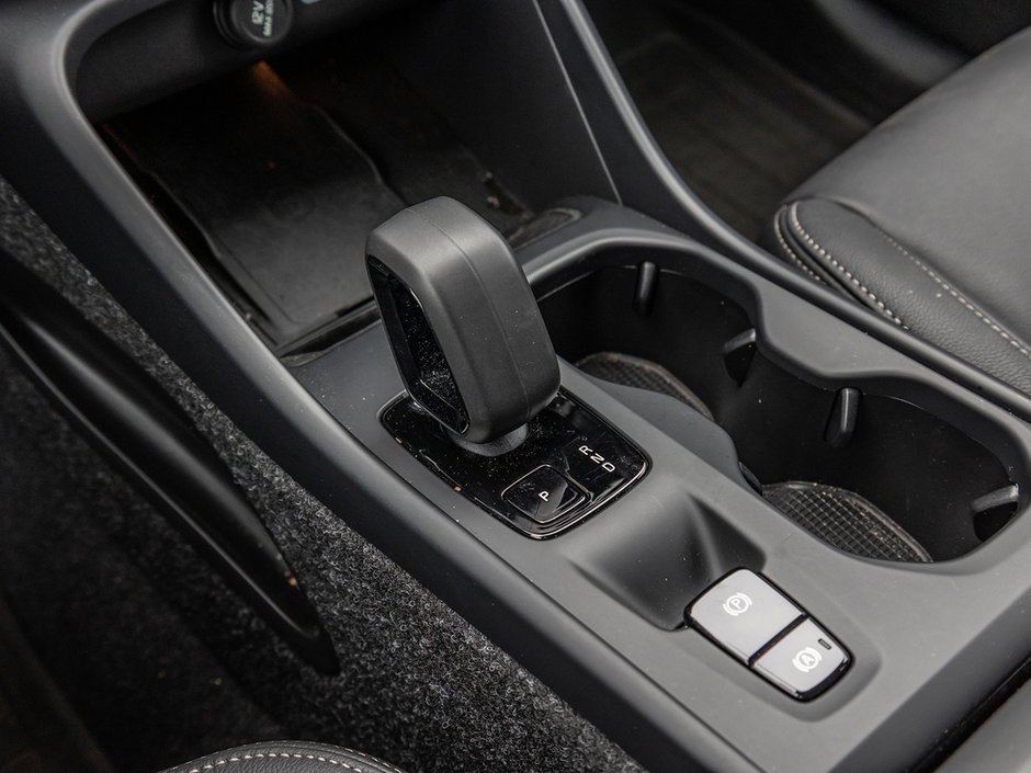 2025 Volvo XC40 Core Bright Theme-16