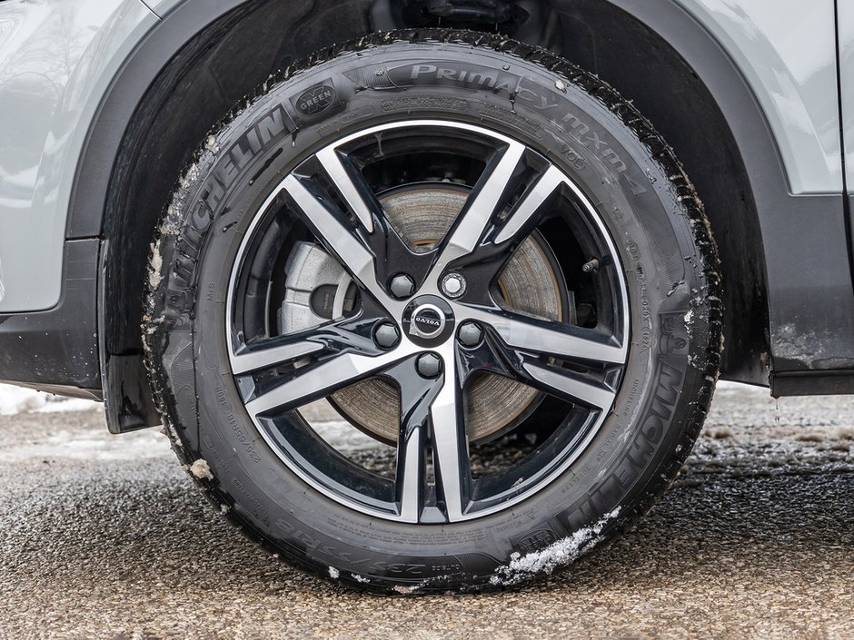 2025 Volvo XC40 Core Bright Theme-3