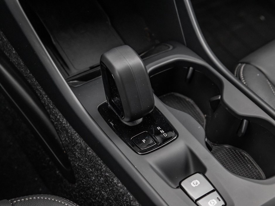 2025 Volvo XC40 Core Bright Theme-14