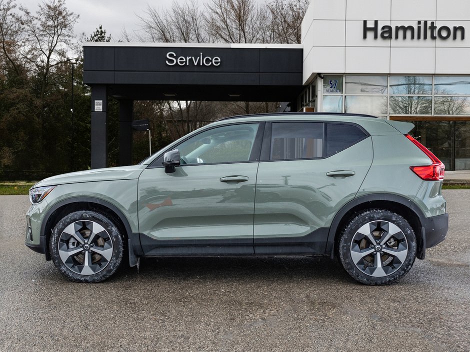 2025 Volvo XC40 Plus Dark Theme-2