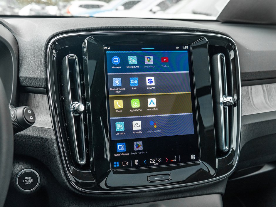 2025 Volvo XC40 Plus Dark Theme-15