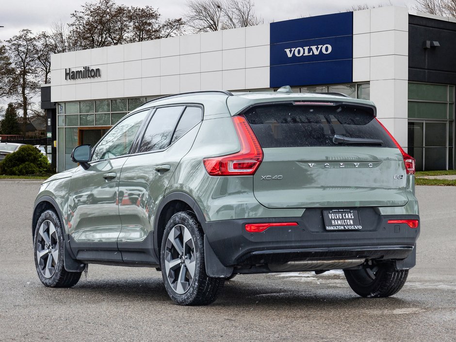 2025 Volvo XC40 Plus Dark Theme-4