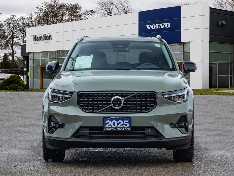 2025 Volvo XC40 Plus Dark Theme-1