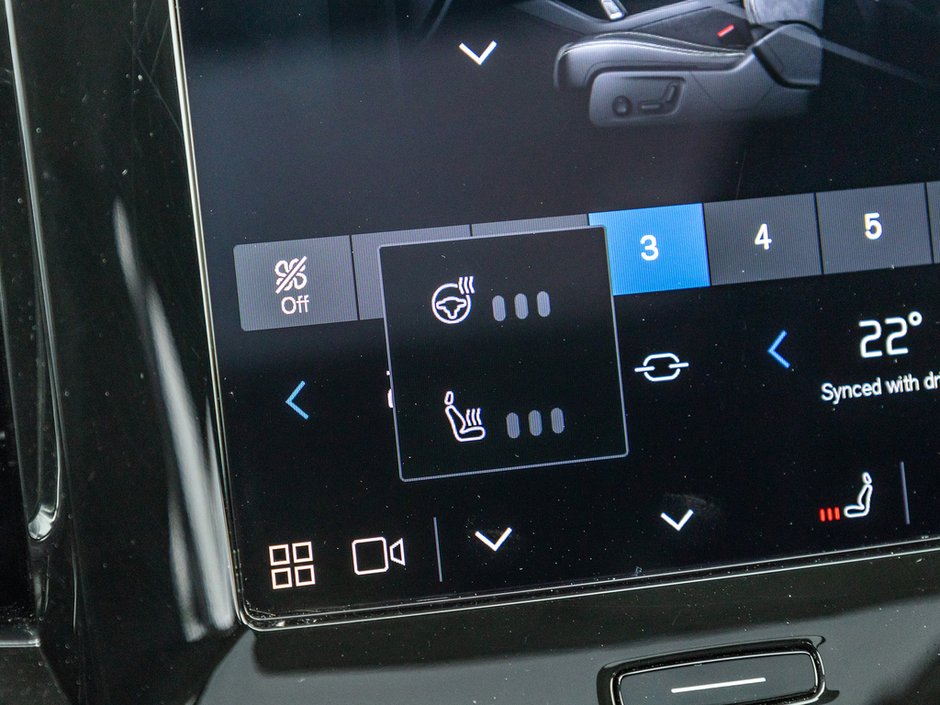 2025 Volvo XC40 Plus Dark Theme-17