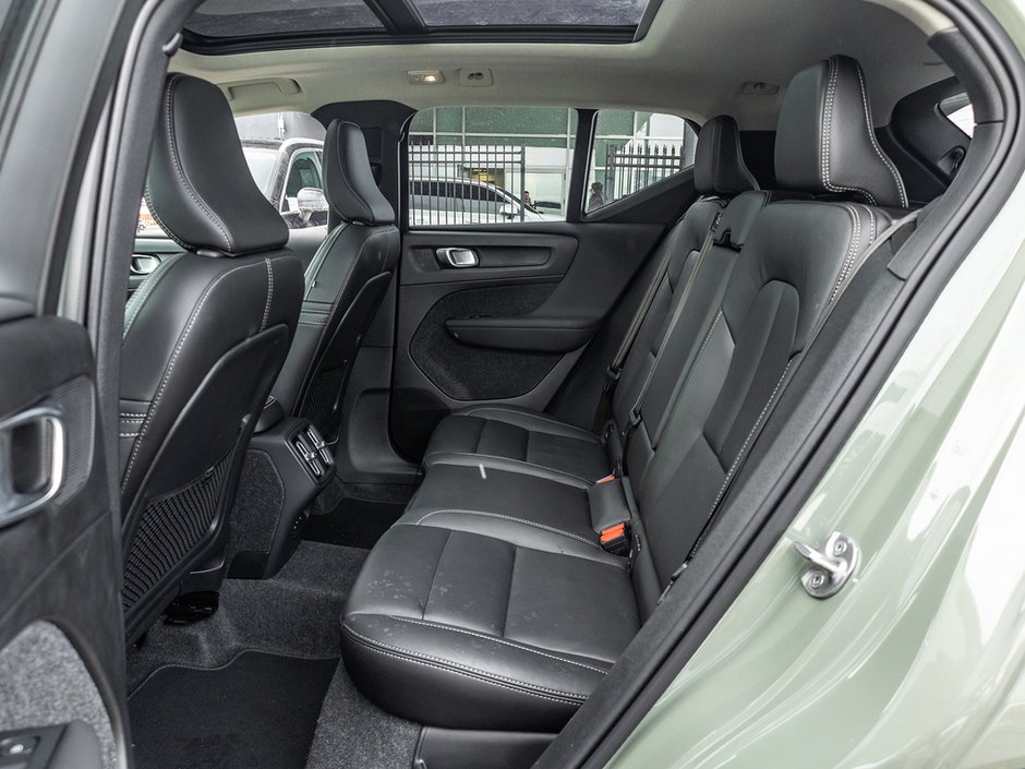 2025 Volvo XC40 Plus Dark Theme-20