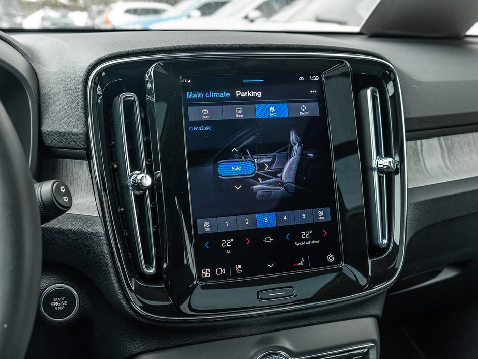 2025 Volvo XC40 Plus Dark Theme-16