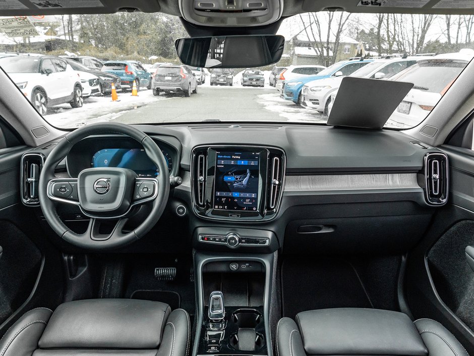 2025 Volvo XC40 Plus Dark Theme-21