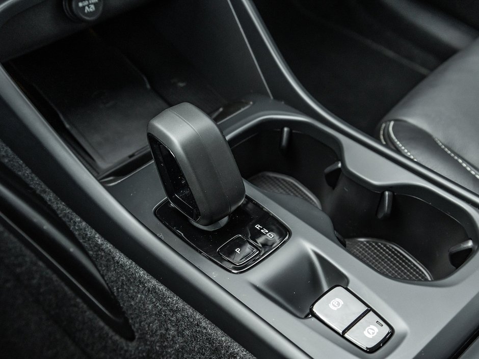 2025 Volvo XC40 Core Bright Theme-16