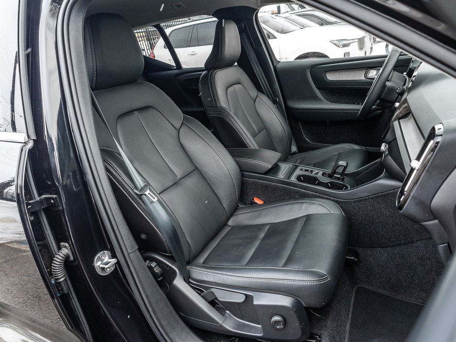 2025 Volvo XC40 Core Bright Theme-23