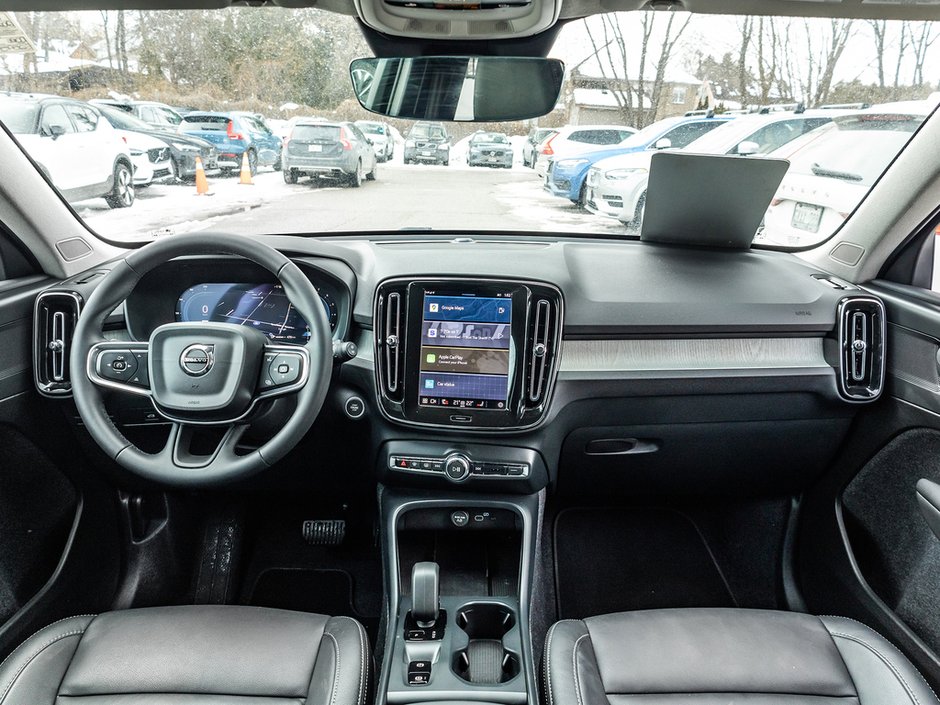 2025 Volvo XC40 Core Bright Theme-25