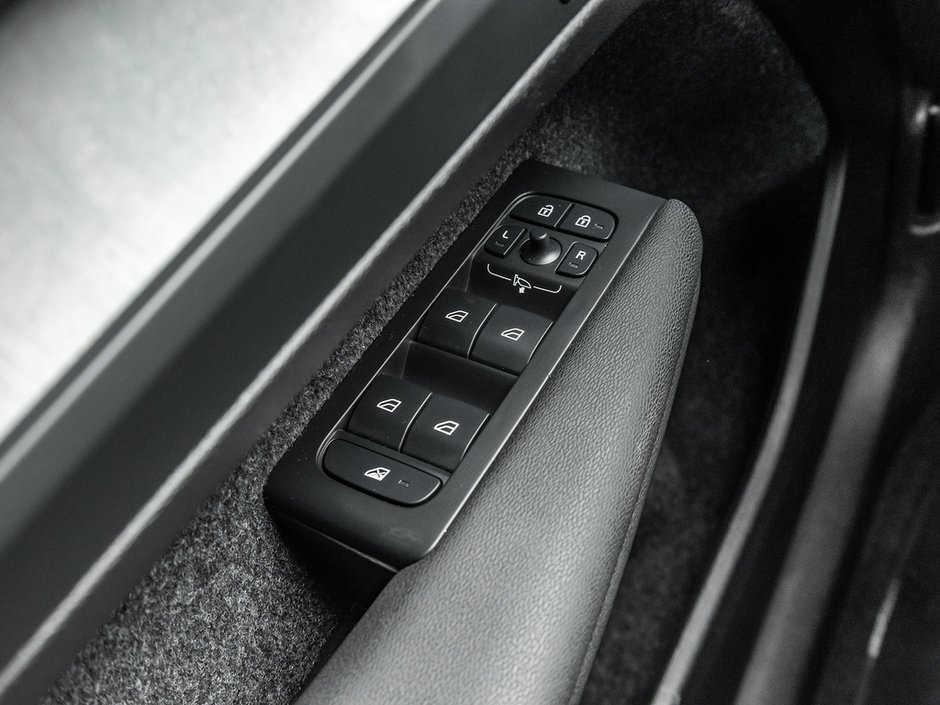 2025 Volvo XC40 Core Bright Theme-14