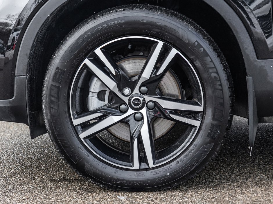 2025 Volvo XC40 Core Bright Theme-3