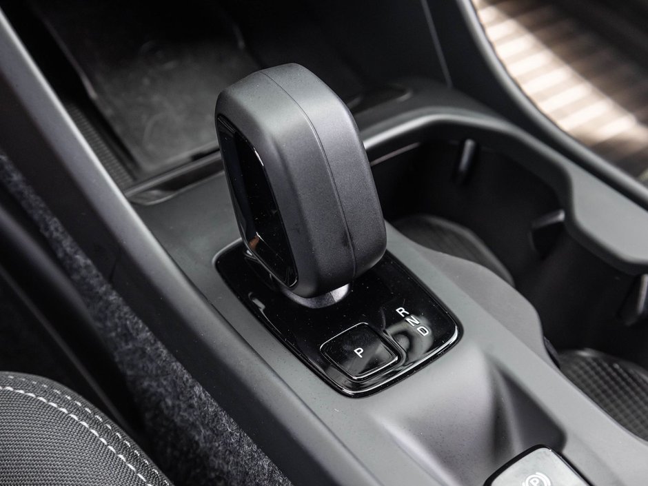 2025 Volvo XC40 Core Bright Theme-17