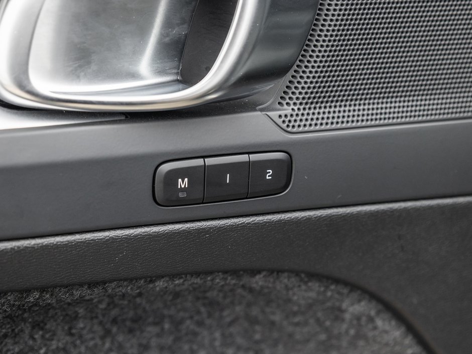 2025 Volvo XC40 Core Bright Theme-15