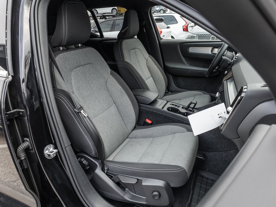 2025 Volvo XC40 Core Bright Theme-20