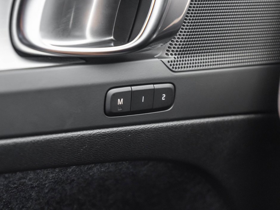 2025 Volvo XC40 Core Bright Theme-16