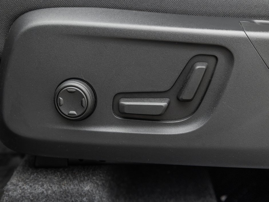 2025 Volvo XC40 Core Bright Theme-16