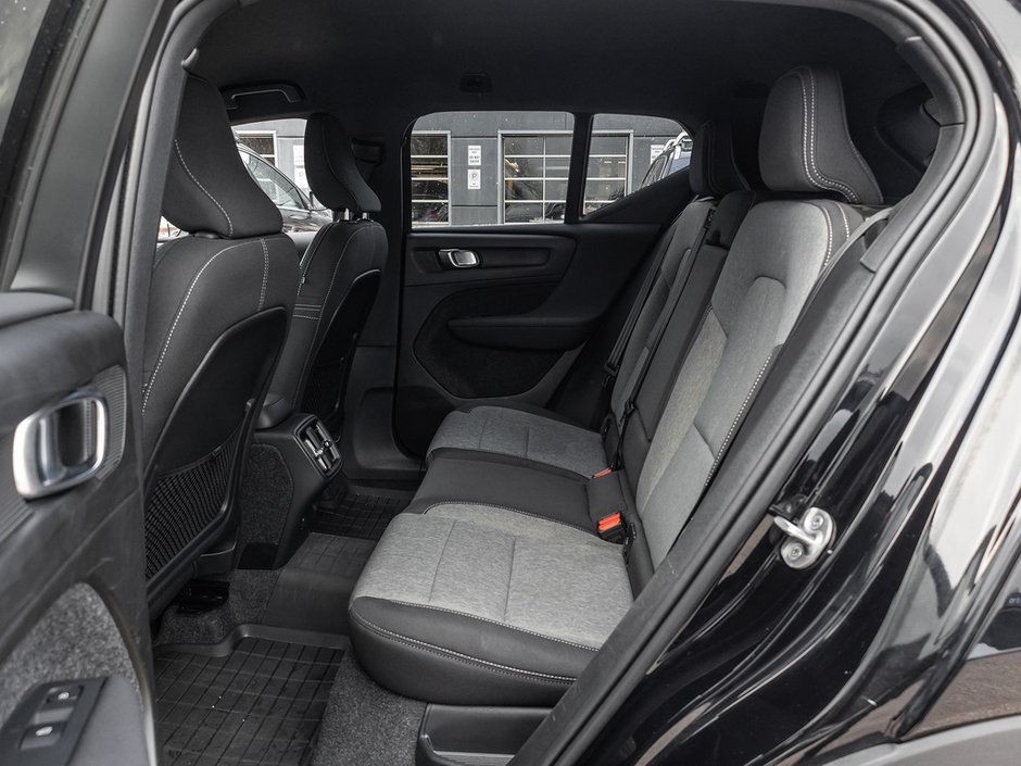 2025 Volvo XC40 Core Bright Theme-21