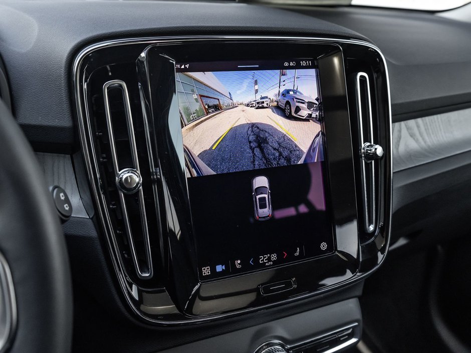 2025 Volvo XC40 Plus Dark Theme-21