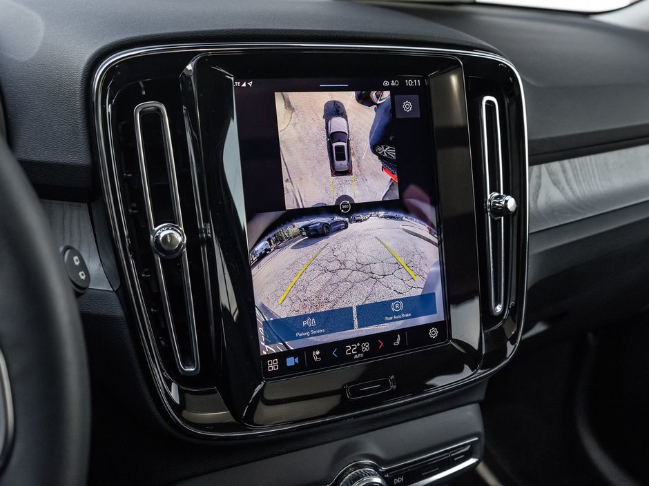 2025 Volvo XC40 Plus Dark Theme-14