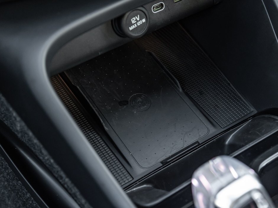 2025 Volvo XC40 Plus Dark Theme-19